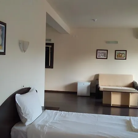Hotel Enchevi Kirkowo Zewnętrze zdjęcie